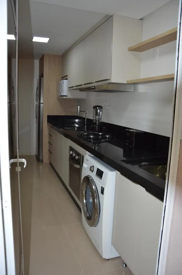 Belissimo Apto 2 Suites A 50 Metros Do Mar Em Bombinhas Sc 0*,